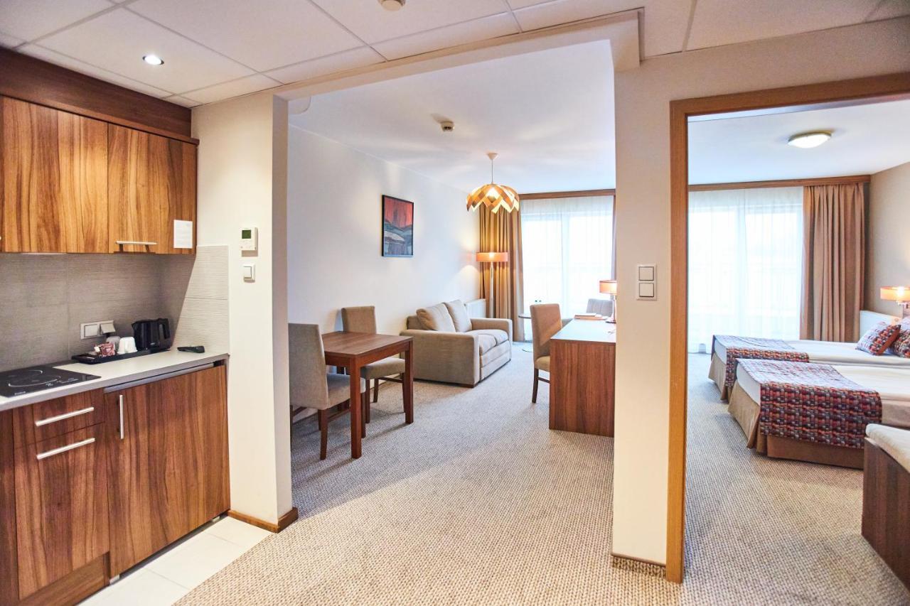 ורשה Arche Hotel Pulawska Residence מראה חיצוני תמונה