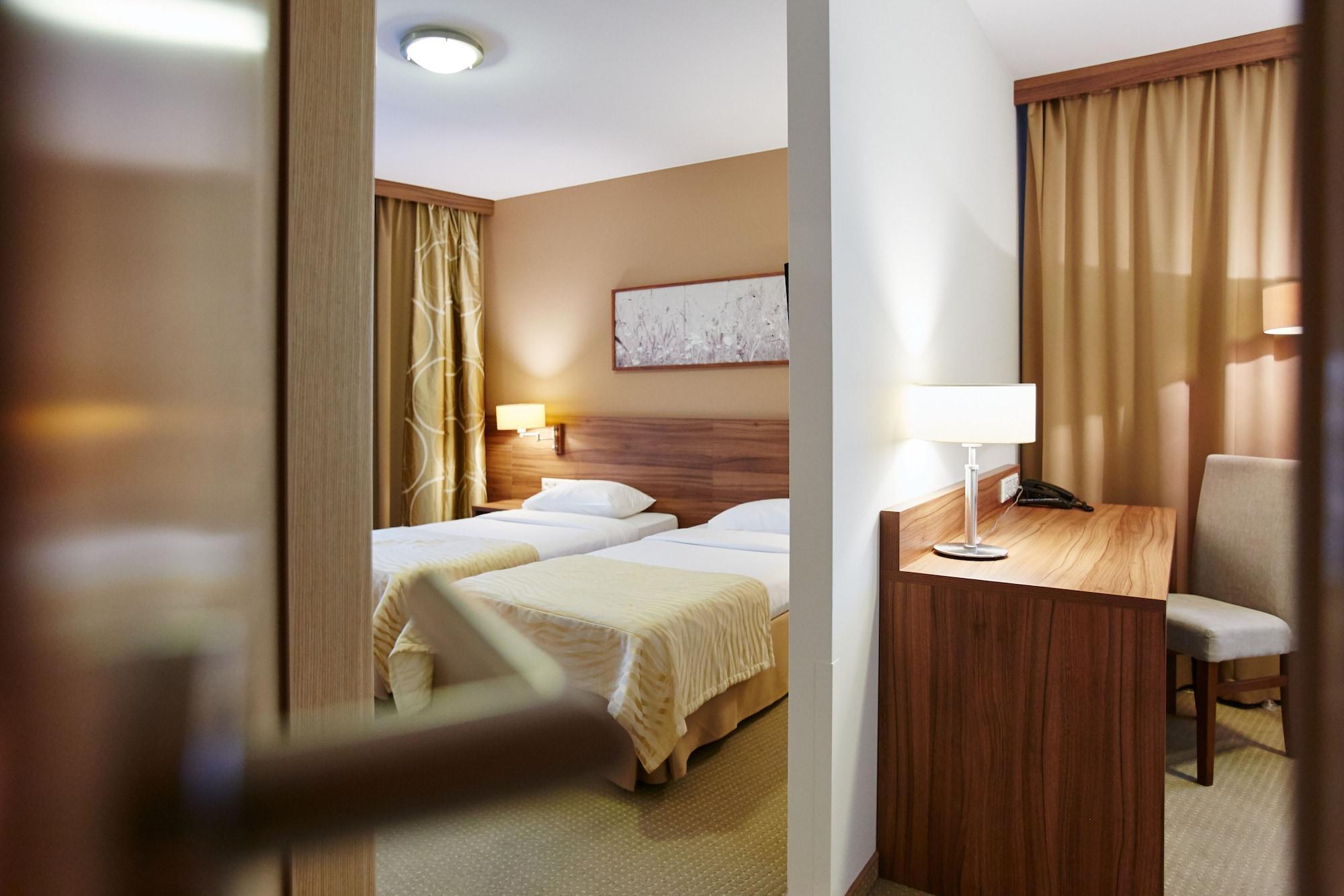 ורשה Arche Hotel Pulawska Residence מראה חיצוני תמונה