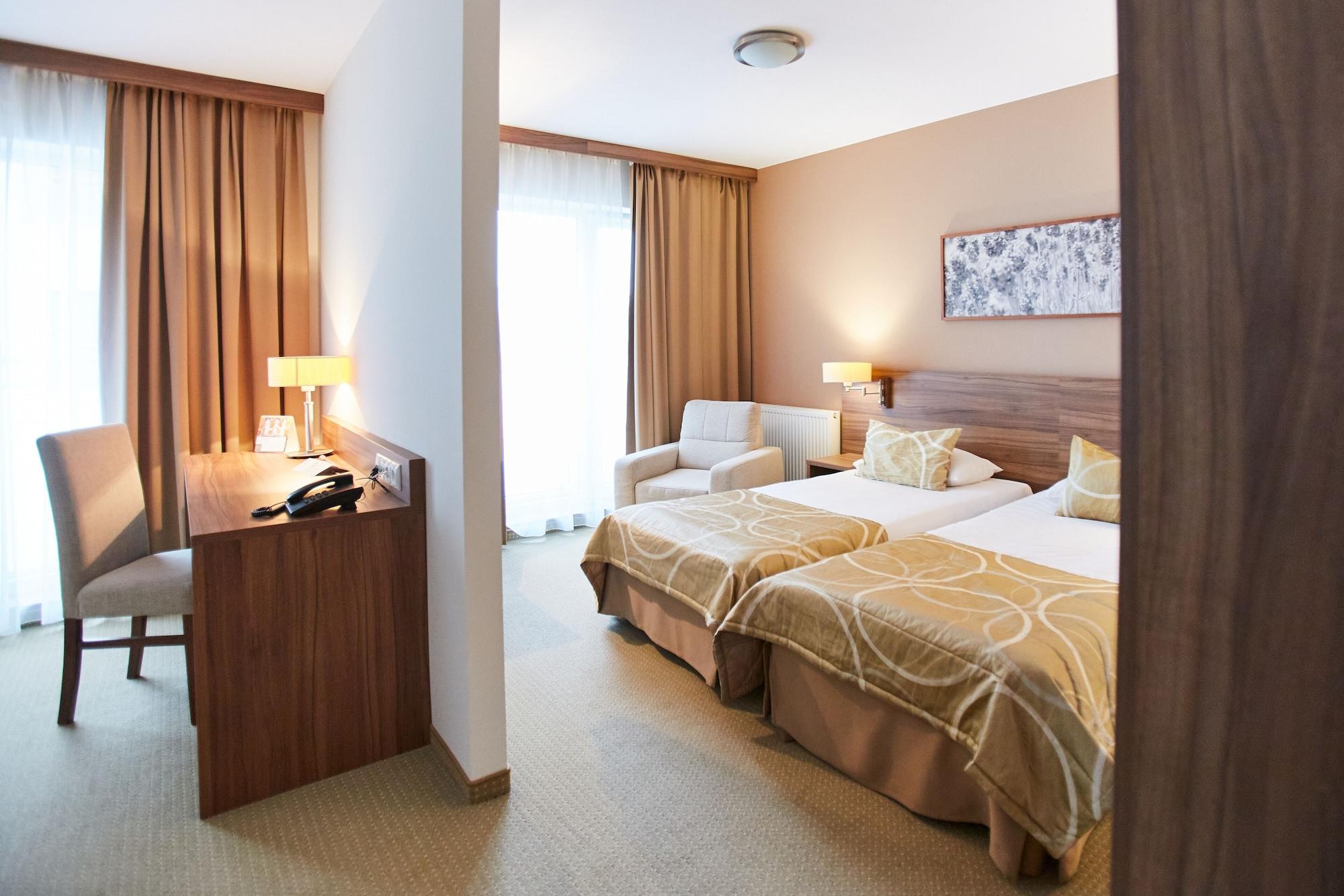 ורשה Arche Hotel Pulawska Residence מראה חיצוני תמונה